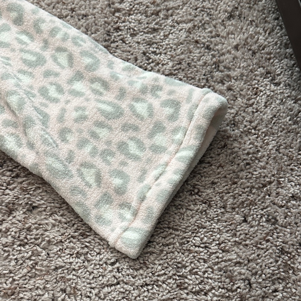 Ulta Beauty Cozy Patterned Robe - Picture 4 of 5